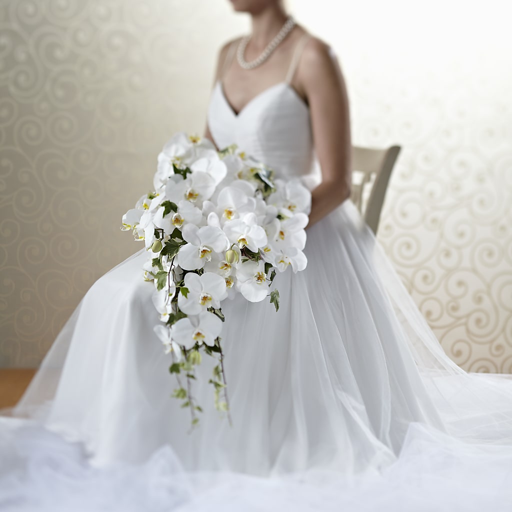 Classic White Bouquet – TAMMIE'S COUNTRY FLORIST, Hurlock MD