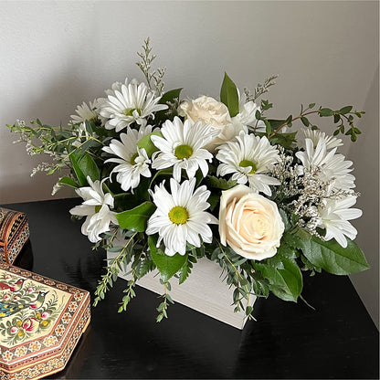 Fresh Linen Box Bouquet – TAMMIE'S COUNTRY FLORIST, Hurlock MD