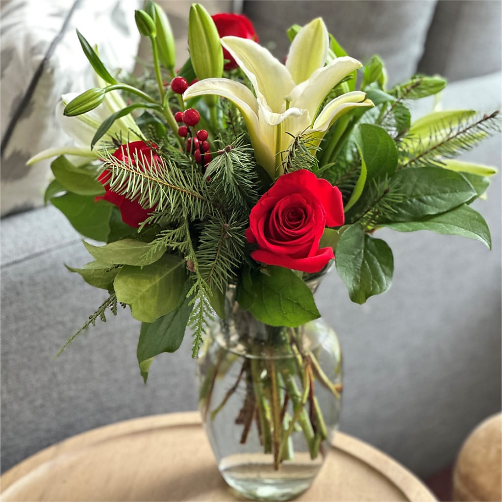 Sparkling Snowflakes Bouquet – TAMMIE'S COUNTRY FLORIST, Hurlock MD