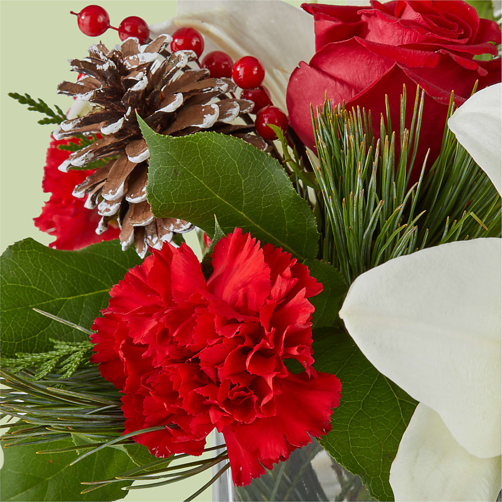 Glistening Icicles Bouquet – TAMMIE'S COUNTRY FLORIST, Hurlock MD