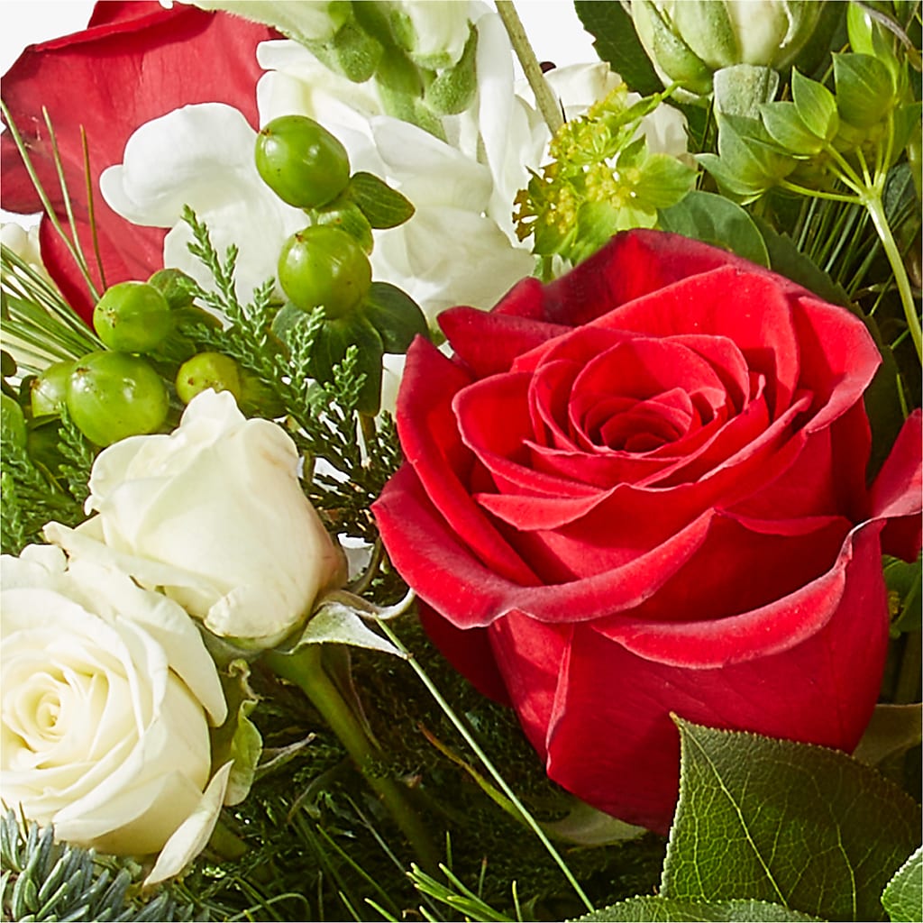 Deck the Halls Bouquet – TAMMIE'S COUNTRY FLORIST, Hurlock MD