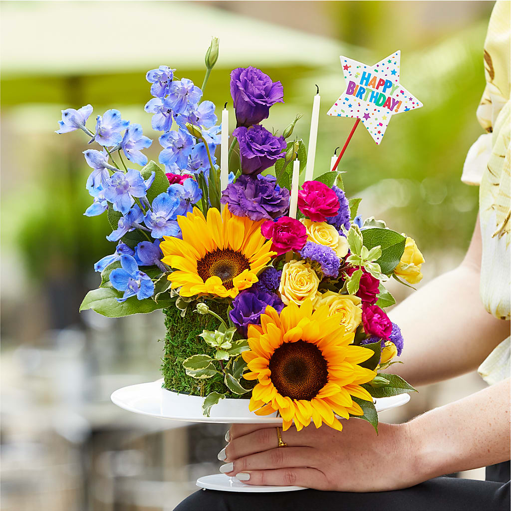 Star of the Day Floral Cake – TAMMIE'S COUNTRY FLORIST, Hurlock MD